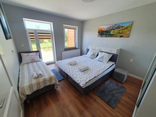 Ένα ή περισσότερα κρεβάτια σε δωμάτιο στο Apartament nr 1 Chorzelów