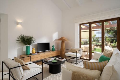 2 bdr Villa with Ocean-View Shared Pool, Luz, Lagos