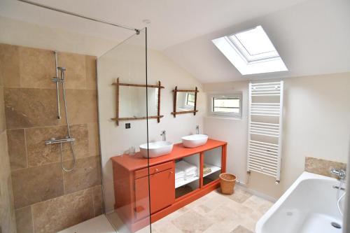 a bathroom with two sinks and a shower at La Maison Forestière in Lyons-la-Forêt