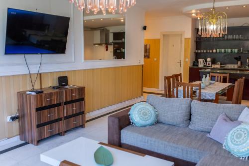 Megy's 3 Bedroom Central Apartment near NDK