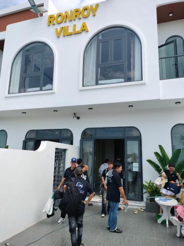Επισκέπτες που μένουν στο Villa RonRoy Hà Tiên