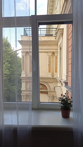 Balkoni atau teres di Spacious apartment by the park