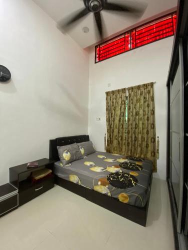 Ένα ή περισσότερα κρεβάτια σε δωμάτιο στο SRHomestay