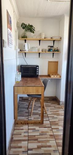 a room with a wooden table and a desk at Acogedor Departamento in Valparaíso