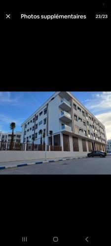 a picture of a large apartment building at Appartement Moderne et Confortable in Bouznika