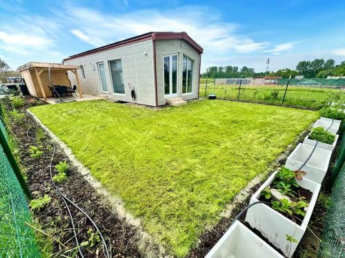Ferienhaus am Badesee mit Garten