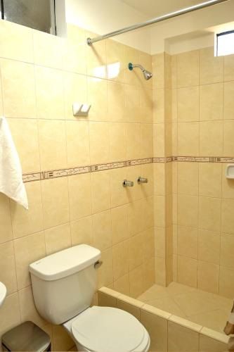a bathroom with a toilet and a shower at Hostel Esperanza in Lima