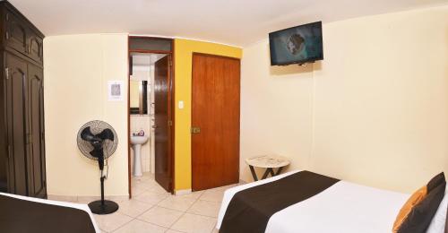 a room with a bedroom with a bed and a bathroom at Hostel Esperanza in Lima