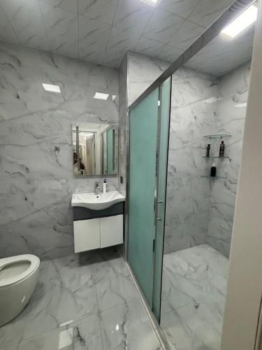 Koupelna v ubytování CozyOneBedroom