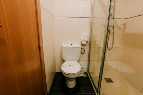 a small bathroom with a toilet and a shower at Hospedium Hotel Continental in Mojácar