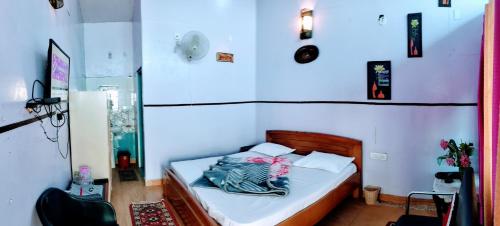 Aasara Homestay Vill Soli Kausaniにあるベッド