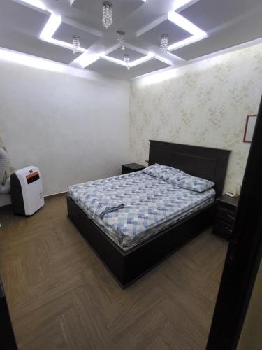 a bedroom with a bed and a ceiling with lights at appartement NADOR wifi gratuit clima mobile in Nador