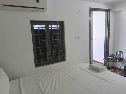 Postel nebo postele na pokoji v ubytování Hanoi Oriental Viewl Hotel