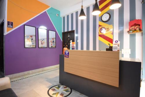 a shop with a counter and a counter top at OYO 82026 BANGUR INN in Nager Bazaar