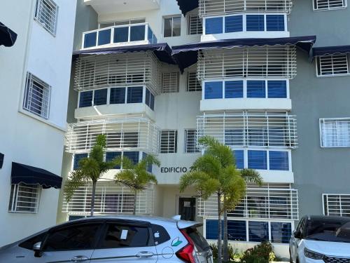 a building with a car parked in front of it at Mi casa es tu casa in El Cachón