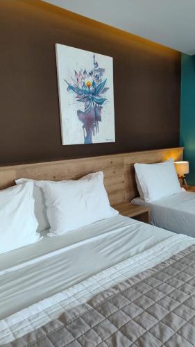 Una cama o camas en una habitación de Flores da Praça