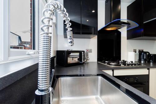 Η κουζίνα ή μικρή κουζίνα στο Lovely flat with Wi-Fi and free parking