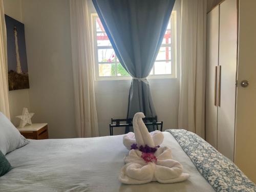 a room with a bed with two towels on it at Villa Fina Aruba in Palm-Eagle Beach