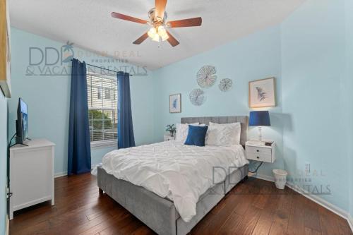 a bedroom with a bed and a ceiling fan at Legacy Villa 1501 in Gulfport