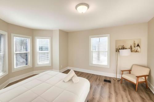 Кровать или кровати в номере Downtown Haven Walk to Yale Renovated Parking