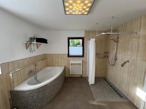 Ένα μπάνιο στο Ferienhaus in Stöckse