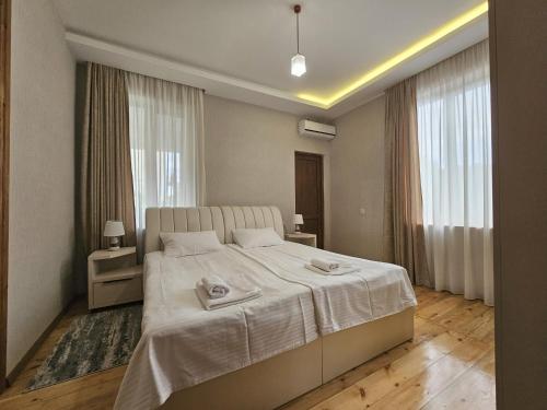 Una cama o camas en una habitación de Kera