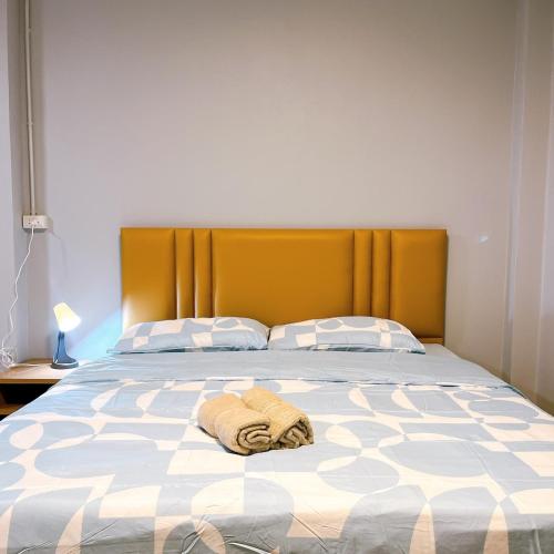 Кровать или кровати в номере Wanderlust Homestay Ranong