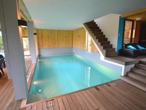 Bazén v ubytování Rustic Farmhouse with Pool nebo v jeho okolí