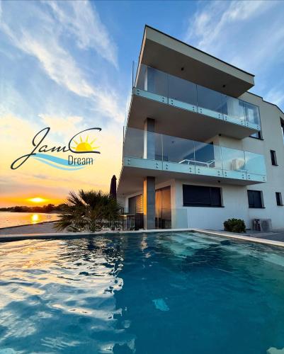 Fotografie z fotogalerie ubytování JamC Dream direkt am Meer mit beheiztem Pool v destinaci Privlaka