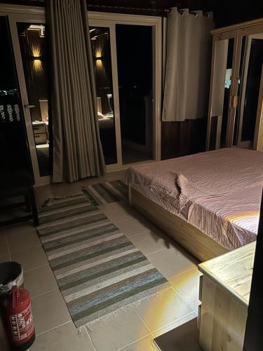 Postel nebo postele na pokoji v ubytování Lucky house dahab