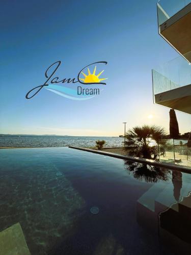JamC Dream Familientraum direkt am Meer mit beheiztem Pool