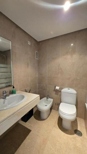 Et badeværelse på Puerto de la Duquesa apartment