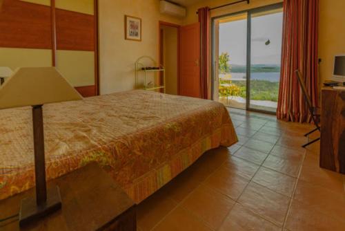 En eller flere senge i et værelse på Villa Panorama Porto-Vecchio