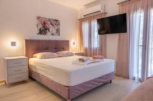 Myrina Retreat - Golden Sun