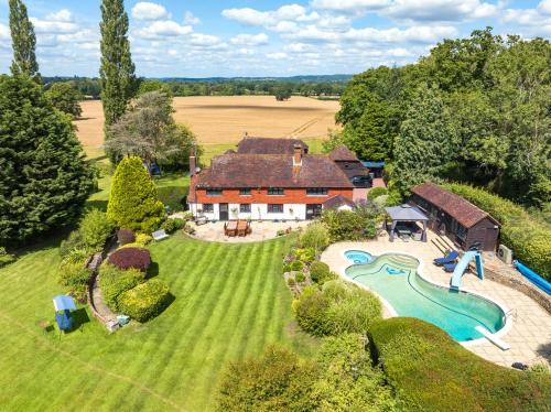 Gallery image of Countryside Barn in Cranleigh