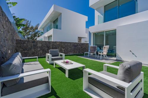 Ruang duduk di Villa Deluxe 1&2 - Casangular by Upper