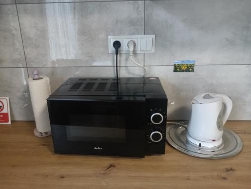 a microwave sitting on a counter next to a blender at Nocleg Pod Gubałówką in Zakopane