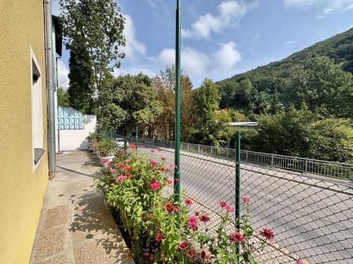 a fence with flowers on the side of a road at Nature & comfort near Vienna - 90m2 in Kaltenleutgeben