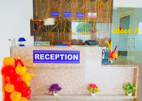 Hall o reception di Hotel IS saan Place A Family Hotel Delhi Airport