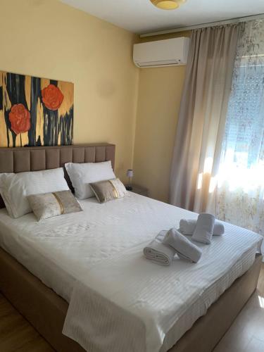 Ένα ή περισσότερα κρεβάτια σε δωμάτιο στο DEI Stay Apartament Tirana