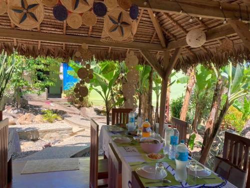 Κήπος έξω από το Villa Sylkomba 1