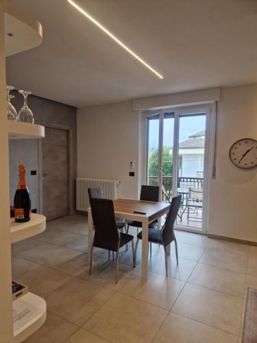 a kitchen and dining room with a table and chairs at Giulietta Apartment Cuneo in Cuneo