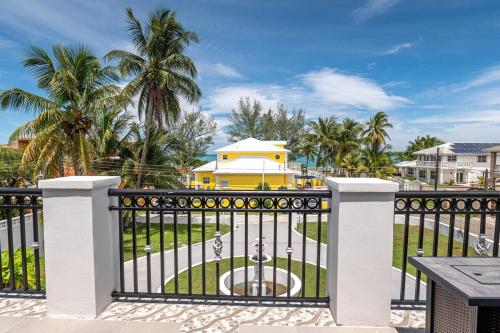 Балкон или терраса в Villa By the Beach - sleeps 8 plus