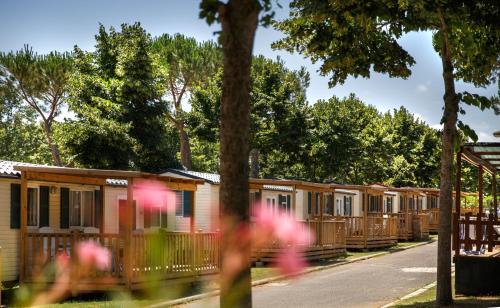 a row of mobile homes on the side of a street at hu I Pini village in Fiano Romano