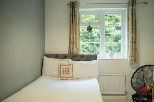 Katil atau katil-katil dalam bilik di 4-Bed House in Wetherby sleeps 8 near York