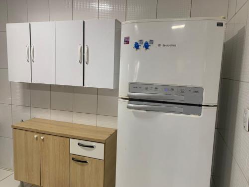 Una cocina o zona de cocina en Casa em carapibus com 2 andares e piscina