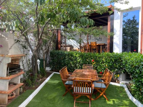 Κήπος έξω από το Villa Merdi