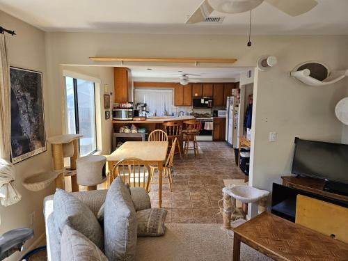 a living room with a couch and a table at Cat & Coffee Prime City Access - Room 1 in San Diego