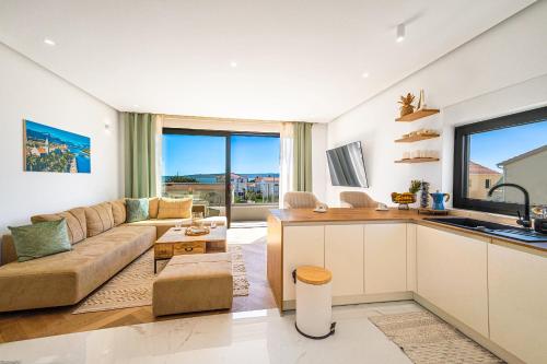 "Zlatna Palma"Luxury Seaview Penthouse & Jacuzzi, 300m to beach