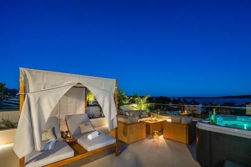 "Zlatna Palma"Luxury Seaview Penthouse & Jacuzzi, 300m to beach